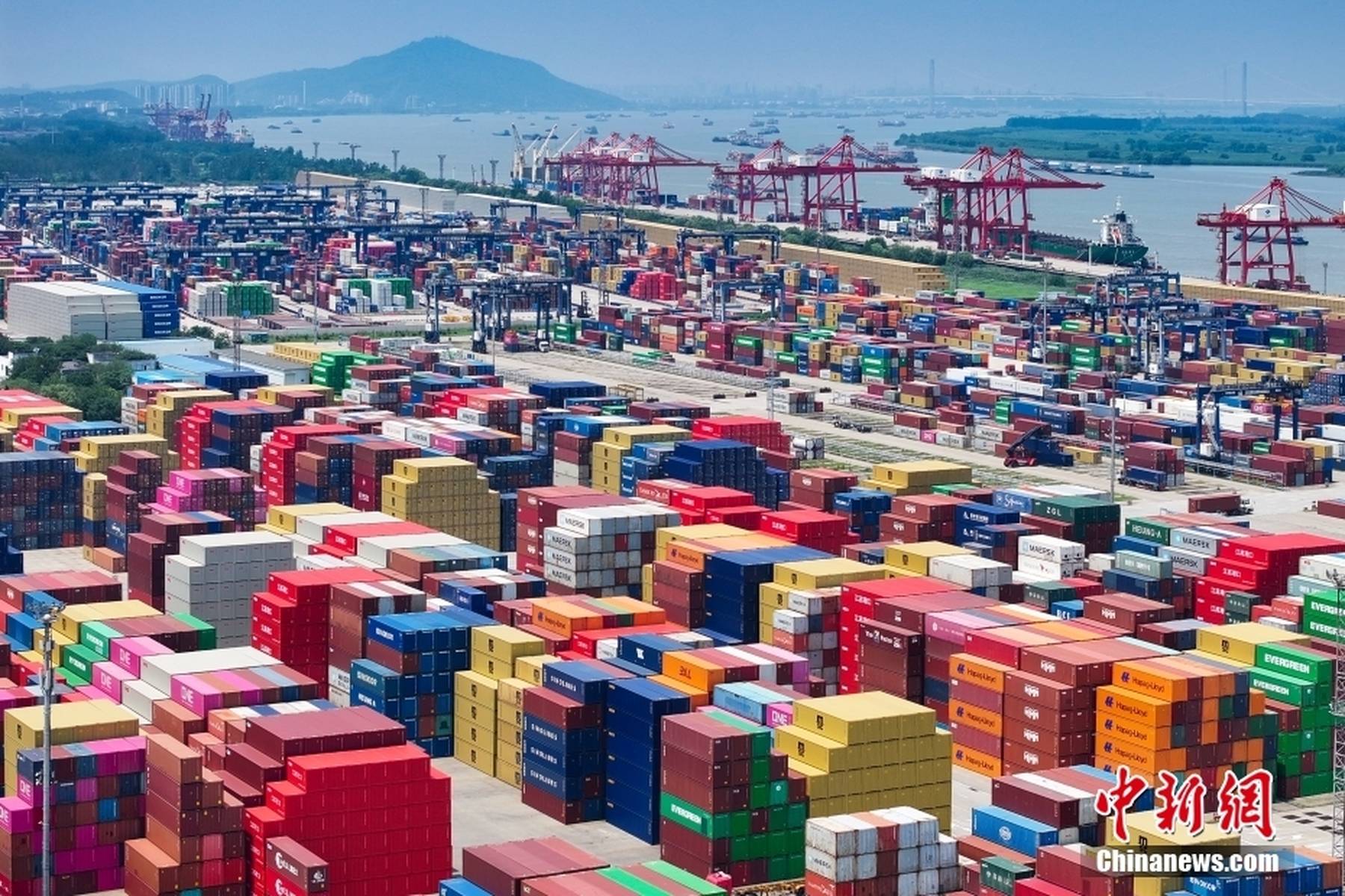 2025年上半年中國貨物貿易進出口21.79萬億元 同比增長2.9%